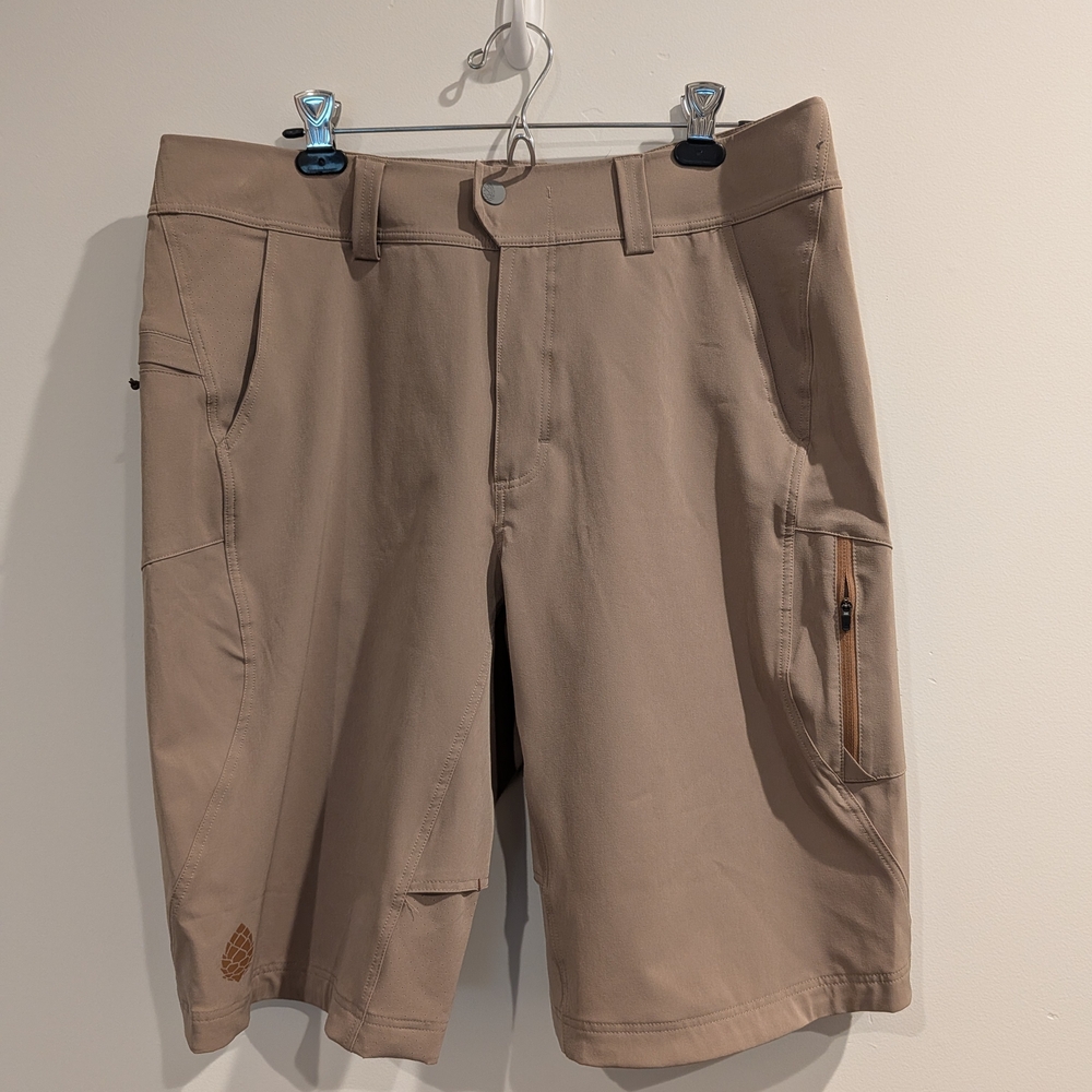 Stio Men's Cargo Shorts in Tan